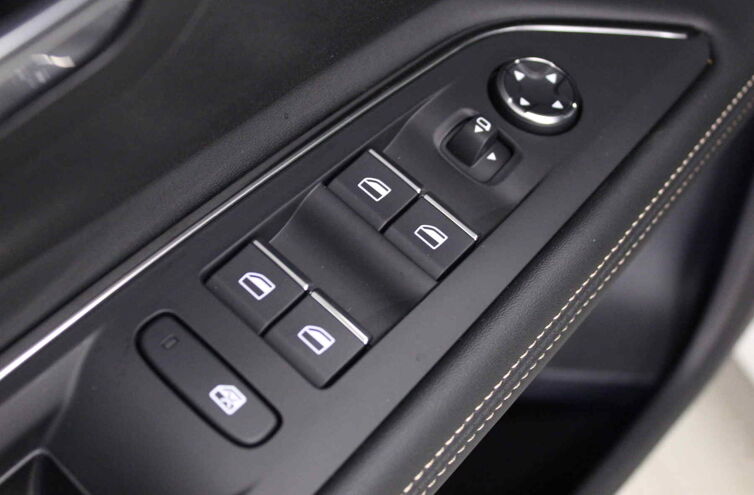 PEUGEOT 5008 SUV Diesel