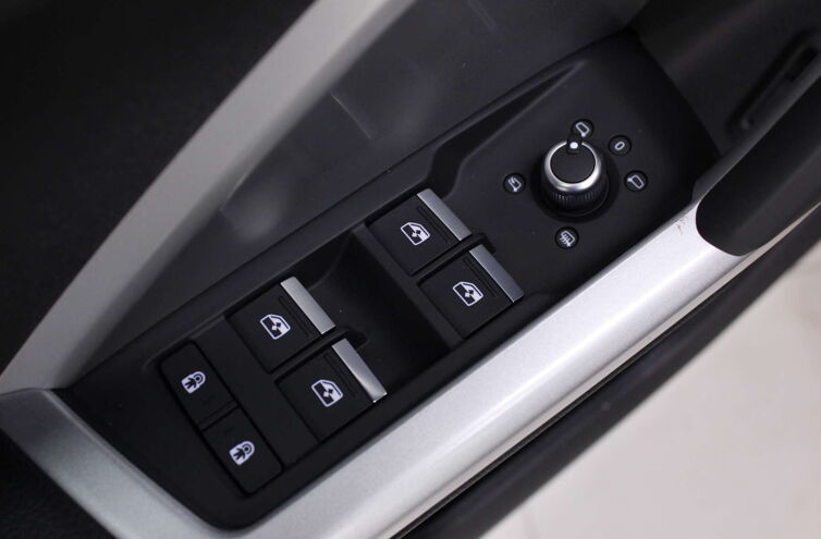 AUDI Q3 SUV Essence Hybride