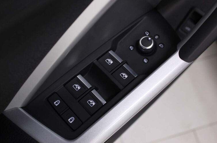 AUDI Q3 SUV Essence Hybride