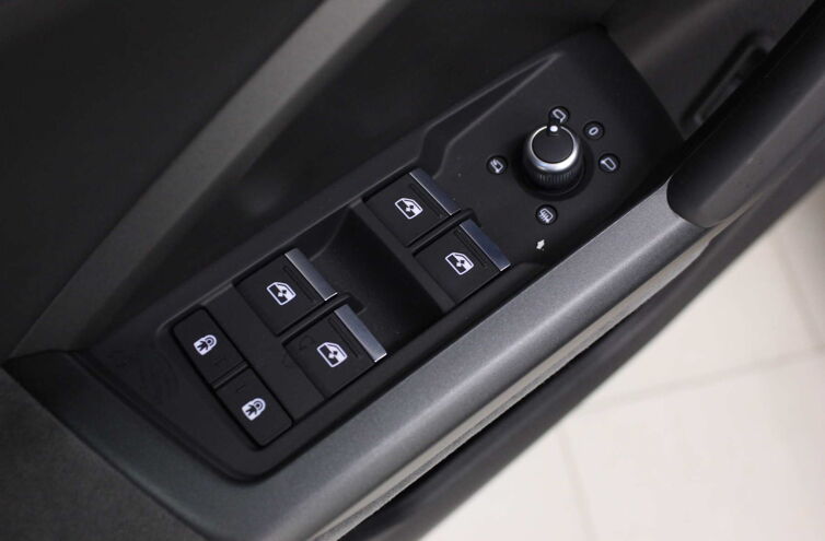 AUDI Q3 SUV Essence Hybride