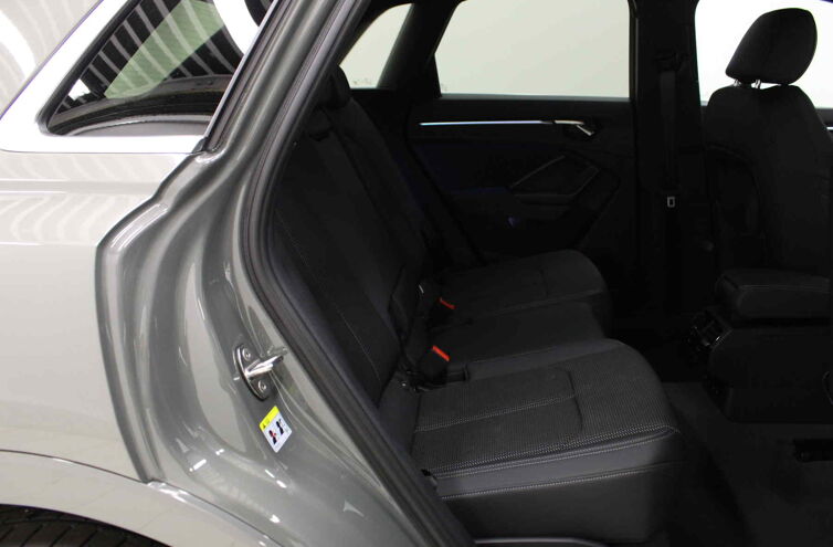 AUDI Q3 SUV Essence Hybride