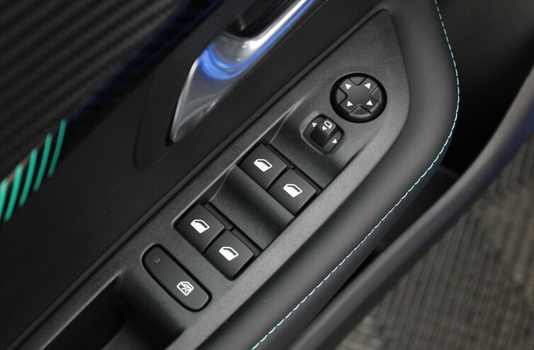 PEUGEOT 208 Citadine Essence