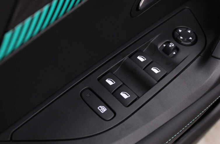 PEUGEOT 2008 SUV Diesel