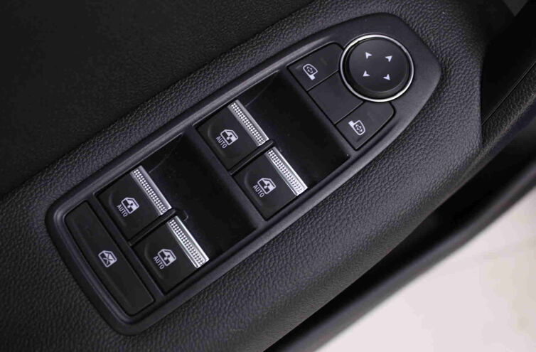 RENAULT Captur SUV Essence