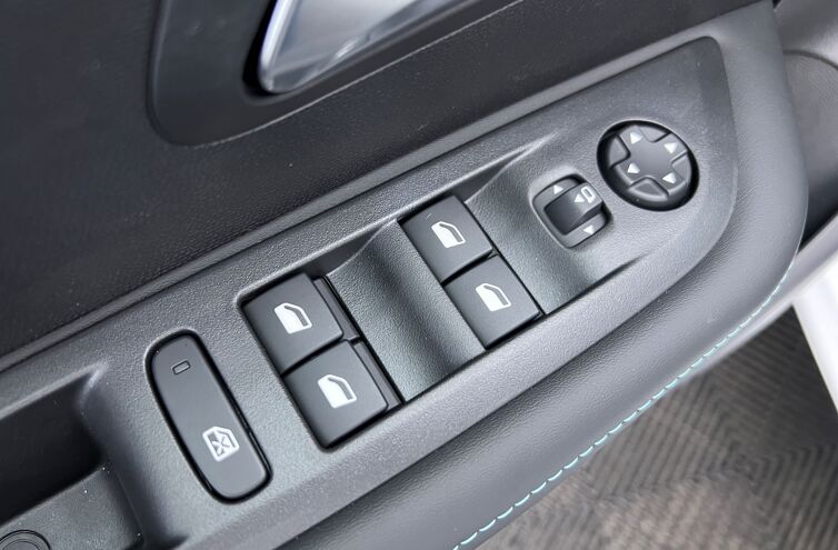 PEUGEOT 208 Citadine Essence