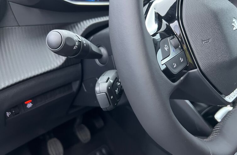 PEUGEOT 208 Citadine Essence