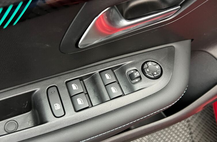 PEUGEOT 208 Citadine Essence
