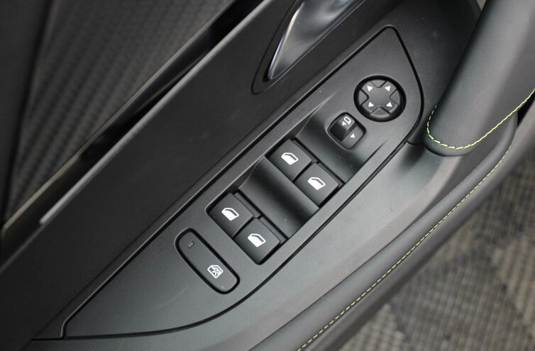 PEUGEOT 2008 SUV Essence
