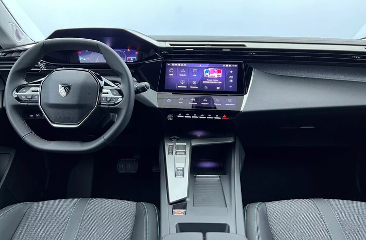 PEUGEOT 308 Berline Hybride rechargeable Essence