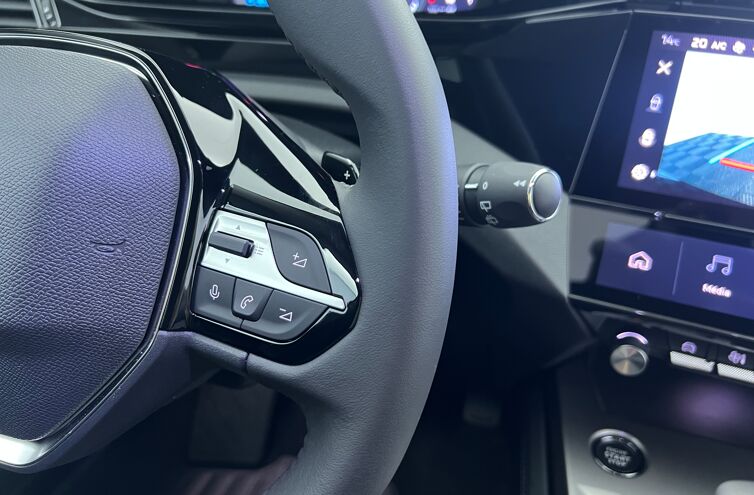 PEUGEOT 308 Berline Hybride rechargeable Essence