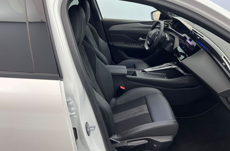PEUGEOT 308 Berline Hybride rechargeable Essence