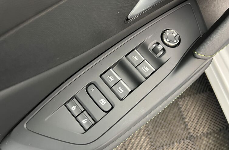 PEUGEOT 308 Berline Hybride rechargeable Essence