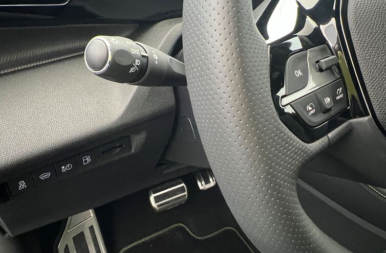 PEUGEOT 308 Berline Hybride rechargeable Essence