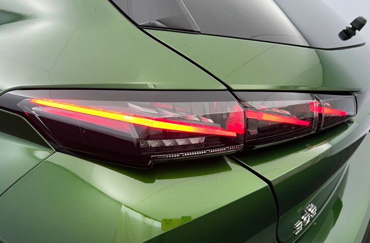 PEUGEOT 308 Berline Hybride rechargeable Essence