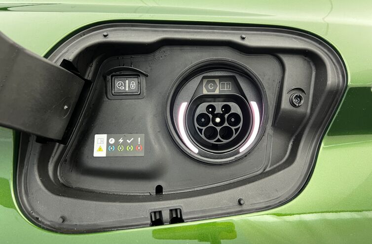 PEUGEOT 308 Berline Hybride rechargeable Essence