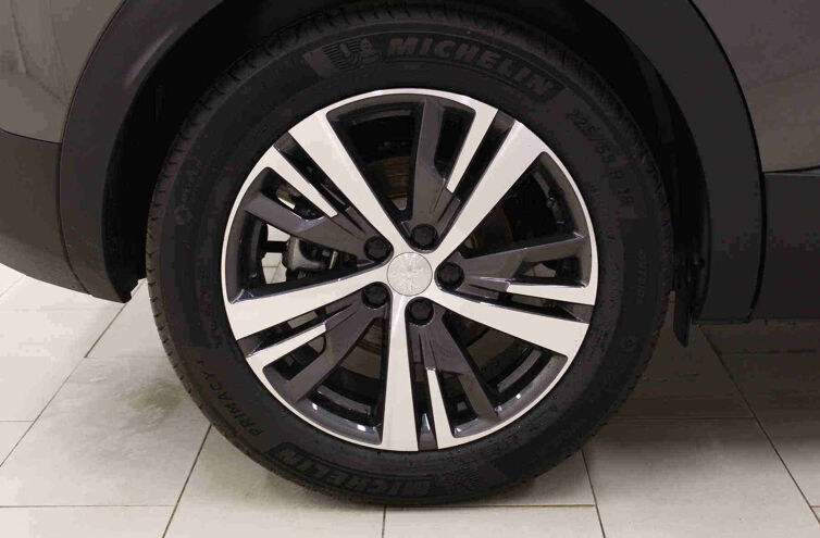 PEUGEOT 3008 SUV Hybride rechargeable Essence