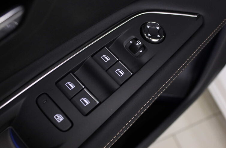 PEUGEOT 3008 SUV Hybride rechargeable Essence