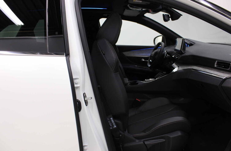 PEUGEOT 3008 SUV Hybride rechargeable Essence