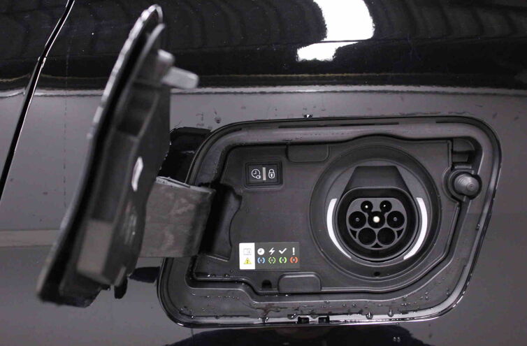 PEUGEOT 3008 SUV Hybride rechargeable Essence