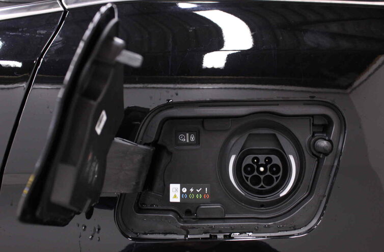 PEUGEOT 3008 SUV Hybride rechargeable Essence
