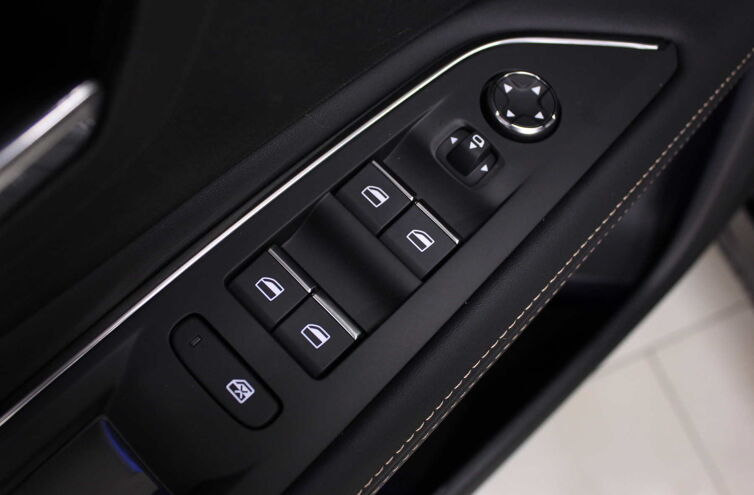 PEUGEOT 3008 SUV Hybride rechargeable Essence