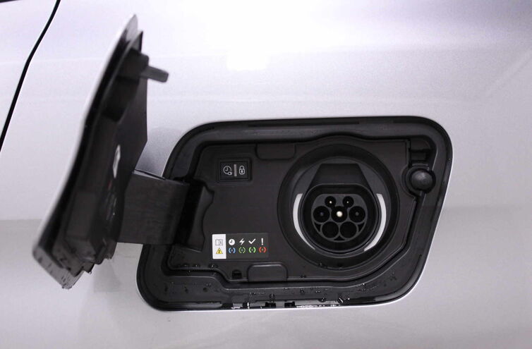 PEUGEOT 3008 SUV Hybride rechargeable Essence