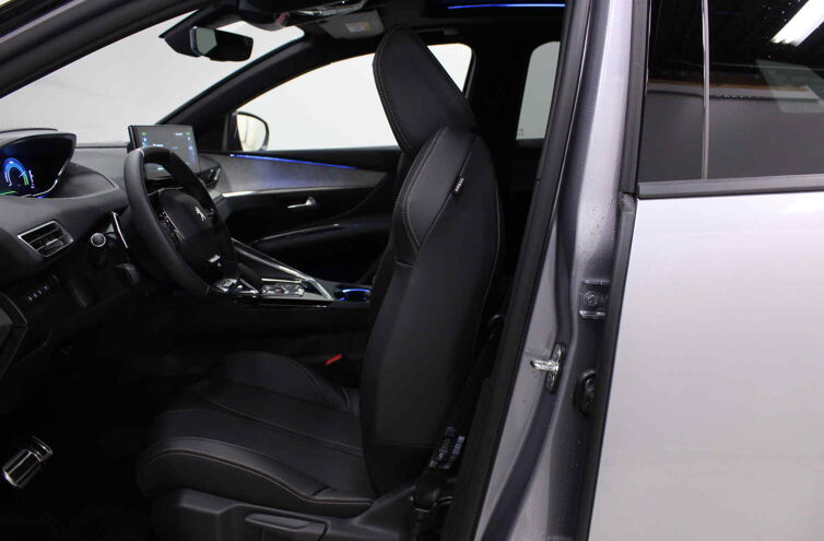 PEUGEOT 3008 SUV Hybride rechargeable Essence