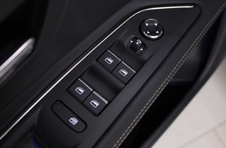 PEUGEOT 3008 SUV Hybride rechargeable Essence