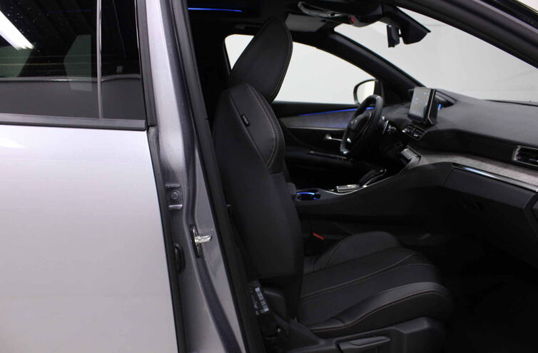 PEUGEOT 3008 SUV Hybride rechargeable Essence
