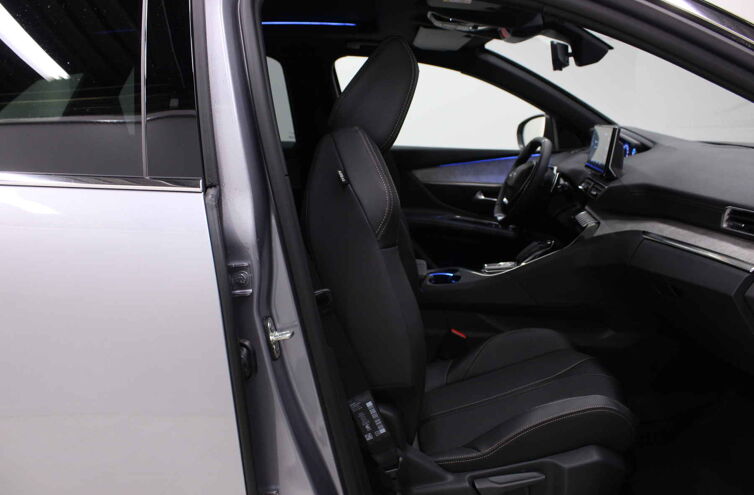 PEUGEOT 3008 SUV Hybride rechargeable Essence