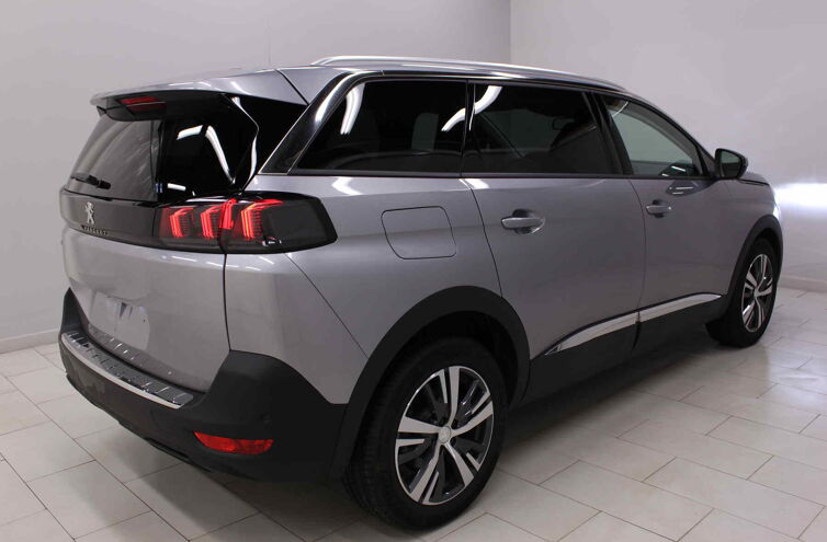 PEUGEOT 5008 SUV Diesel