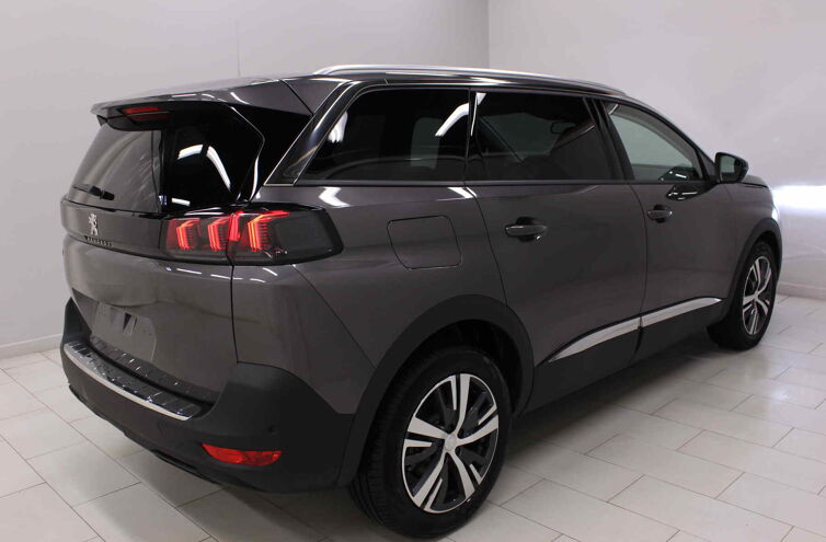 PEUGEOT 5008 SUV Diesel
