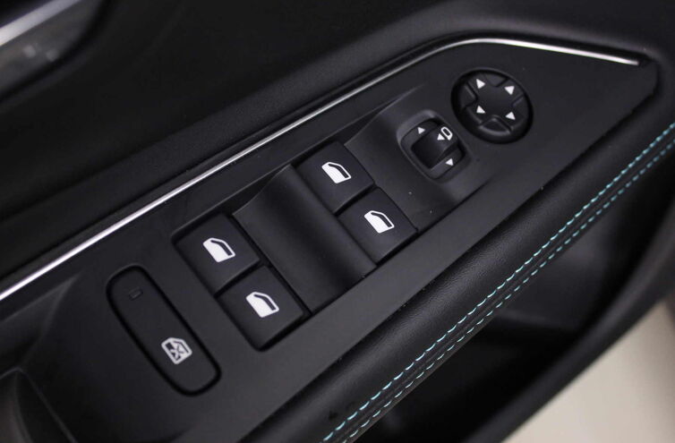 PEUGEOT 5008 SUV Diesel