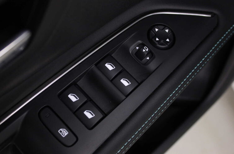PEUGEOT 5008 SUV Diesel