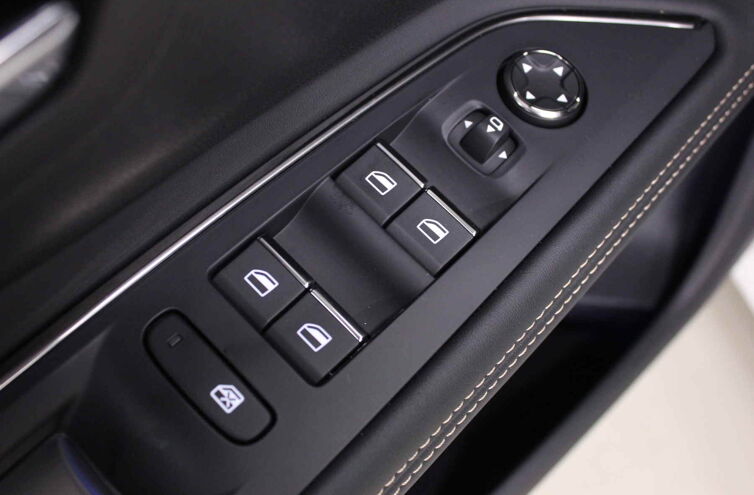 PEUGEOT 5008 SUV Diesel