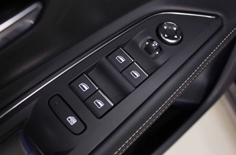 PEUGEOT 5008 SUV Diesel