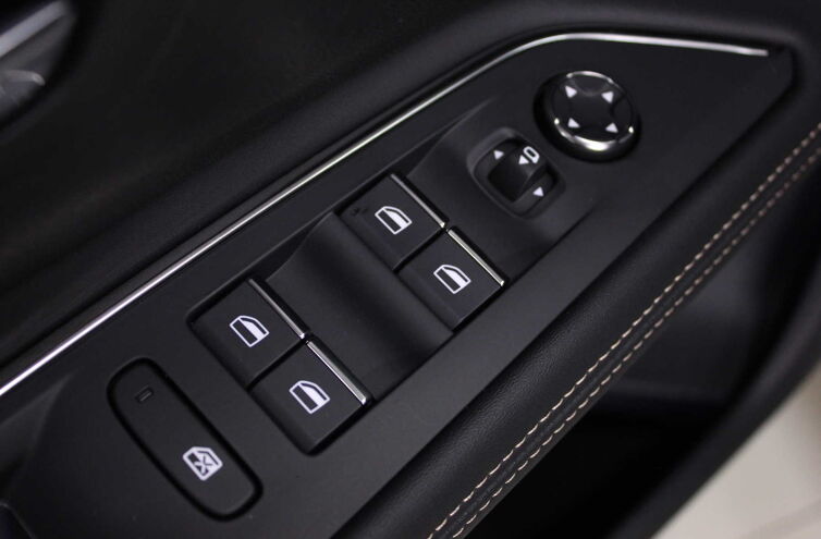 PEUGEOT 5008 SUV Diesel