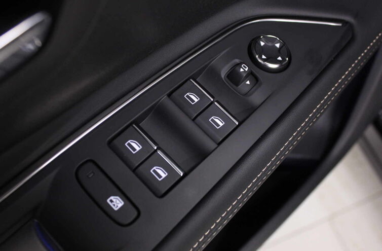 PEUGEOT 5008 SUV Diesel