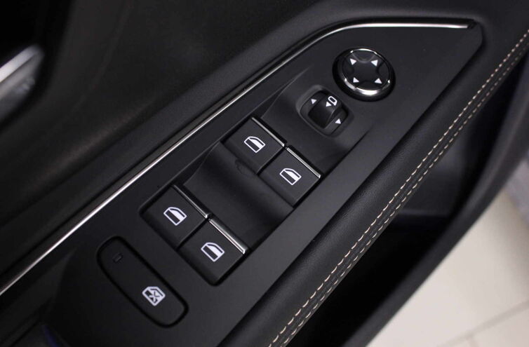 PEUGEOT 5008 SUV Diesel