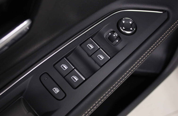 PEUGEOT 5008 SUV Diesel