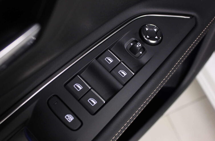 PEUGEOT 5008 SUV Diesel