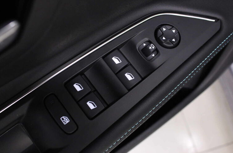PEUGEOT 5008 SUV Diesel