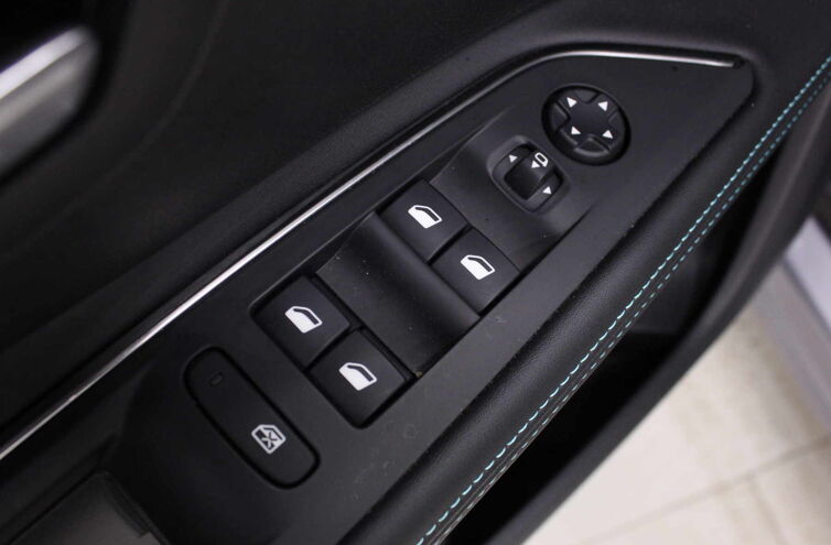 PEUGEOT 5008 SUV Diesel