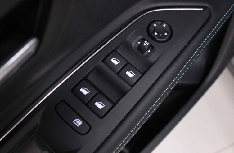 PEUGEOT 5008 SUV Diesel