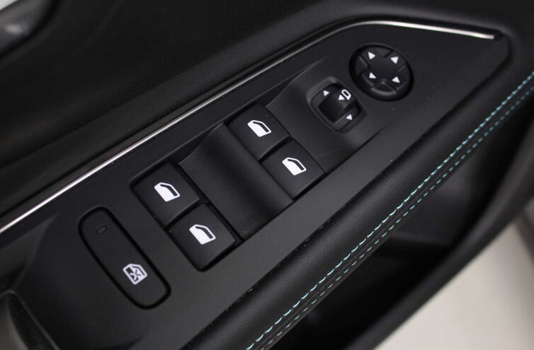 PEUGEOT 5008 SUV Diesel