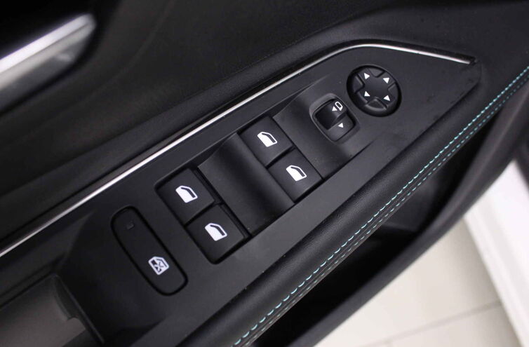 PEUGEOT 5008 SUV Diesel