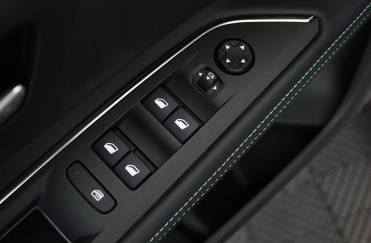 PEUGEOT 5008 SUV Diesel