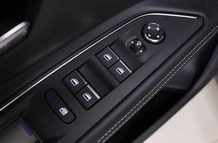 PEUGEOT 5008 SUV Diesel