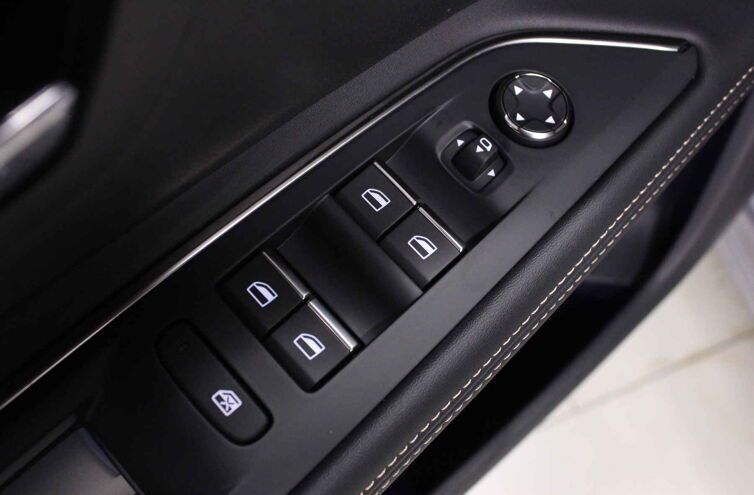 PEUGEOT 5008 SUV Diesel