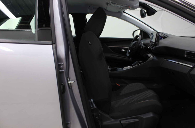 PEUGEOT 3008 SUV Essence